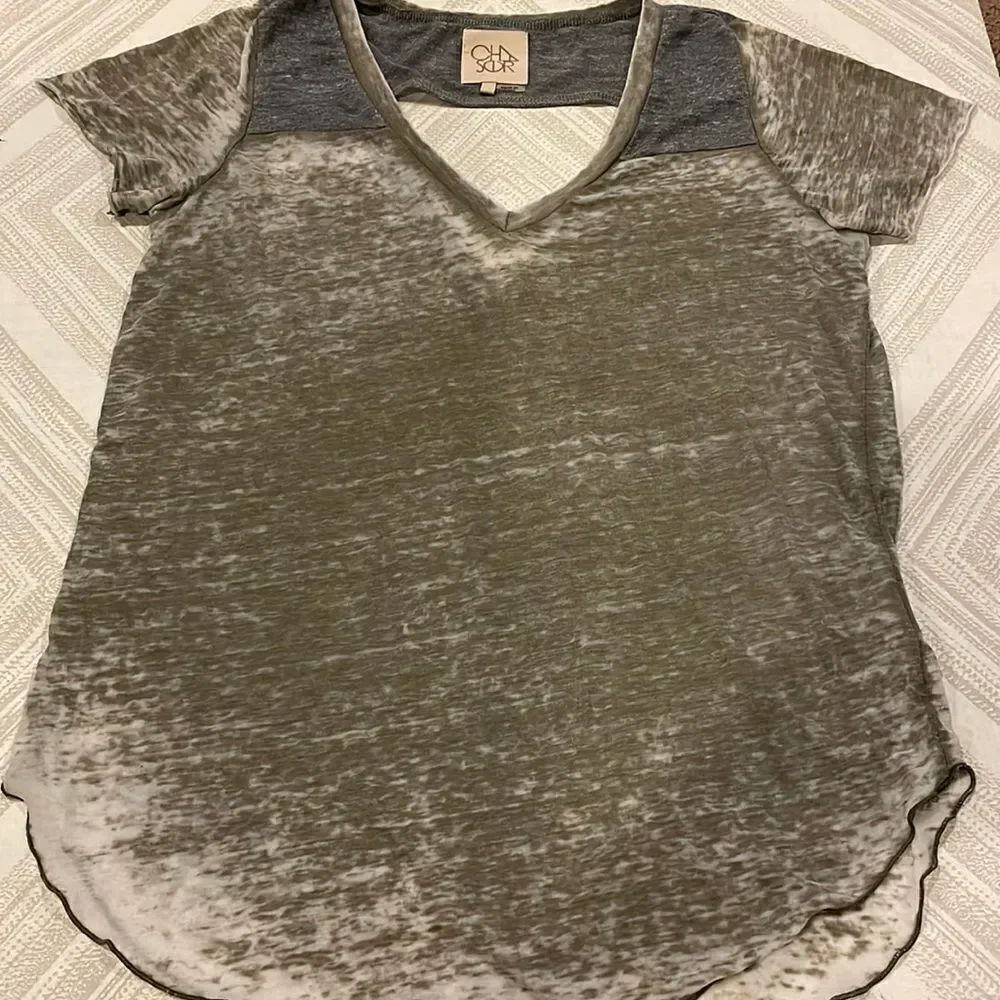 Chaser Women’s Grey/Army Green V Neck Open Back T-Shirt